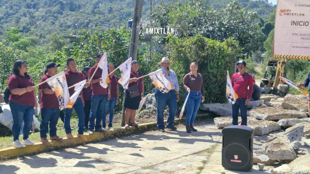 Inicio de la construccion de pavimento hidraulico y muro de contencion